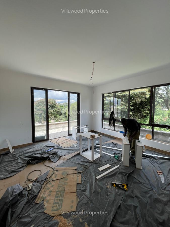 6 Bed Villa with En Suite in Kyuna - 11