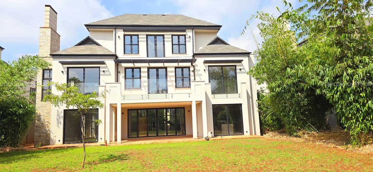 4 Bed House with En Suite at Palm Valley - 1