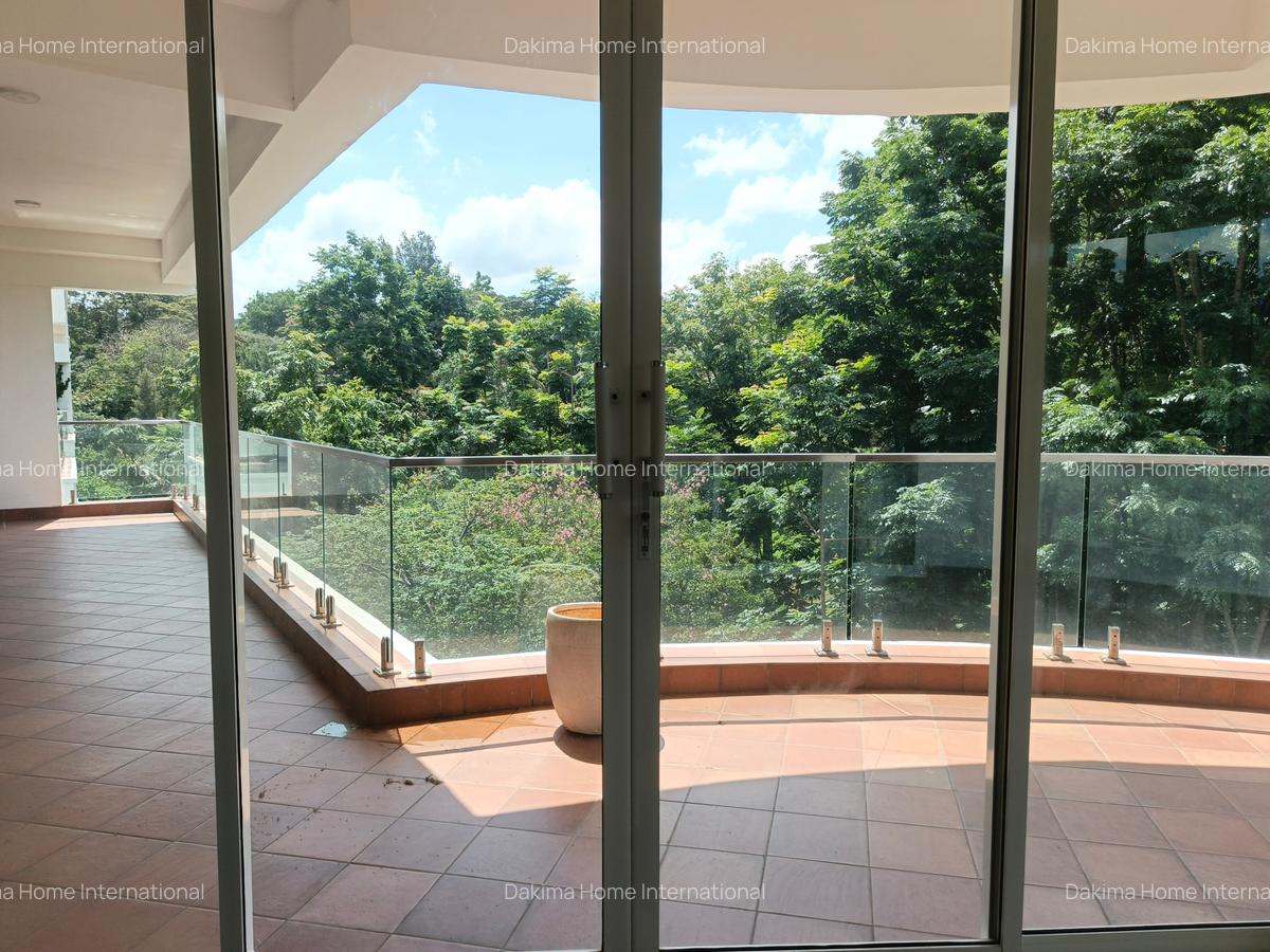 4 Bed Apartment with En Suite in Parklands - 16