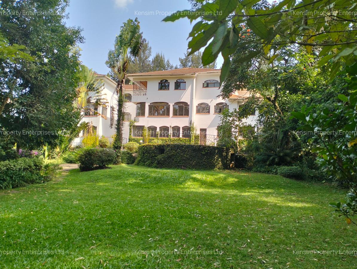 5 Bed Townhouse with En Suite in Nyari - 1
