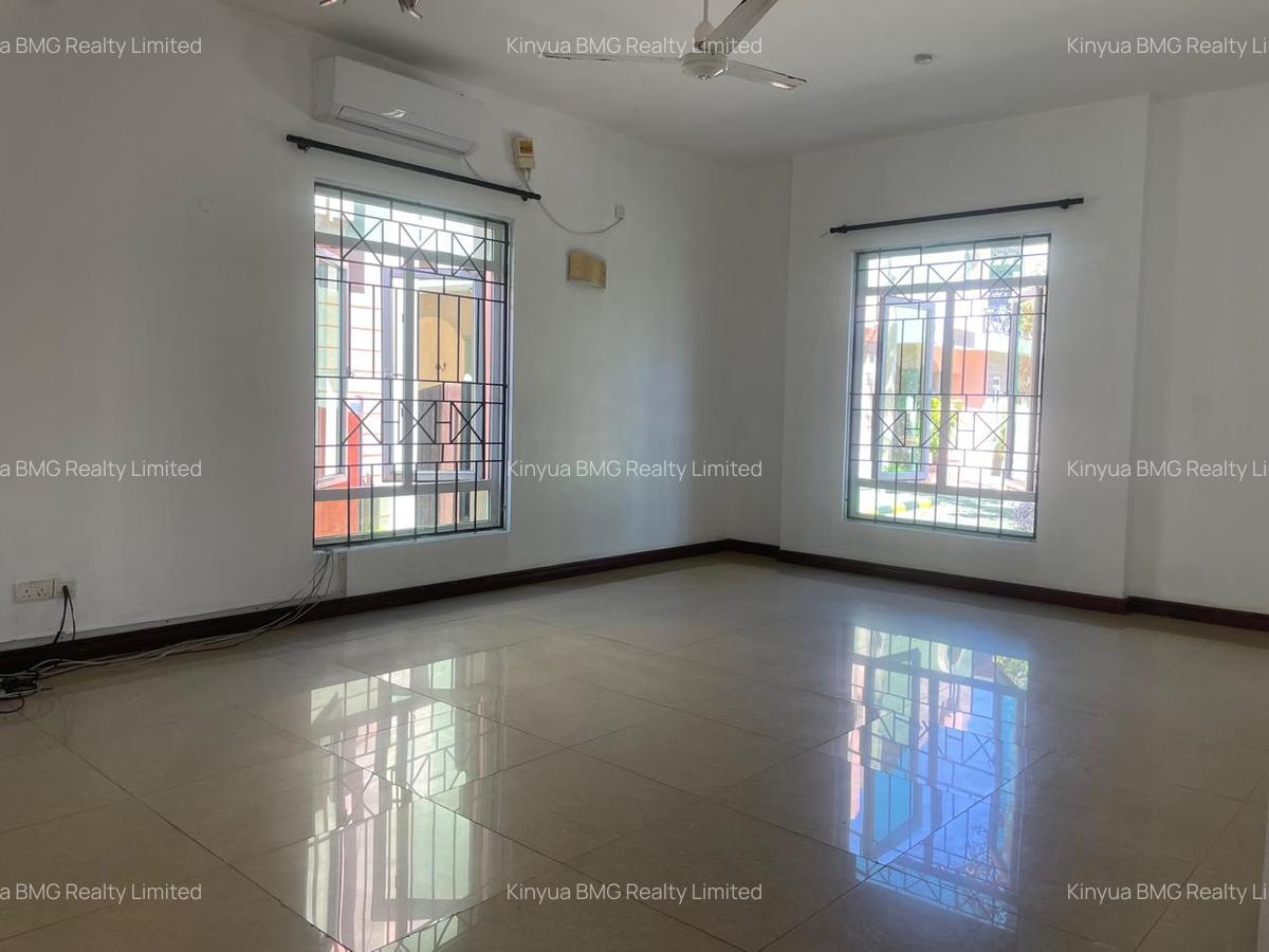 5 Bed Villa with En Suite in Nyali Area - 9