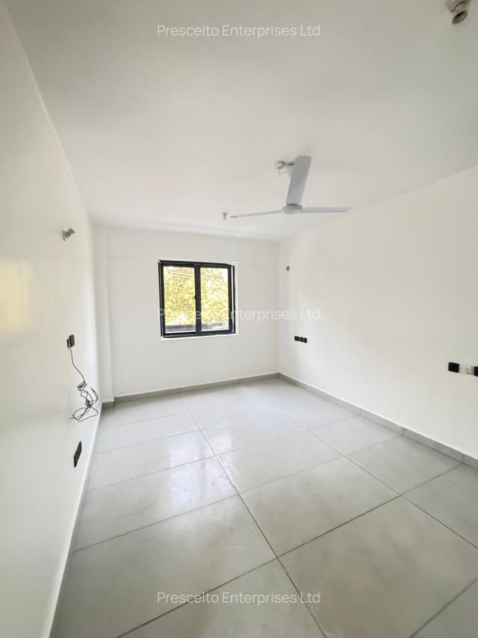 3 Bed Apartment with En Suite at Off Links Road - 6