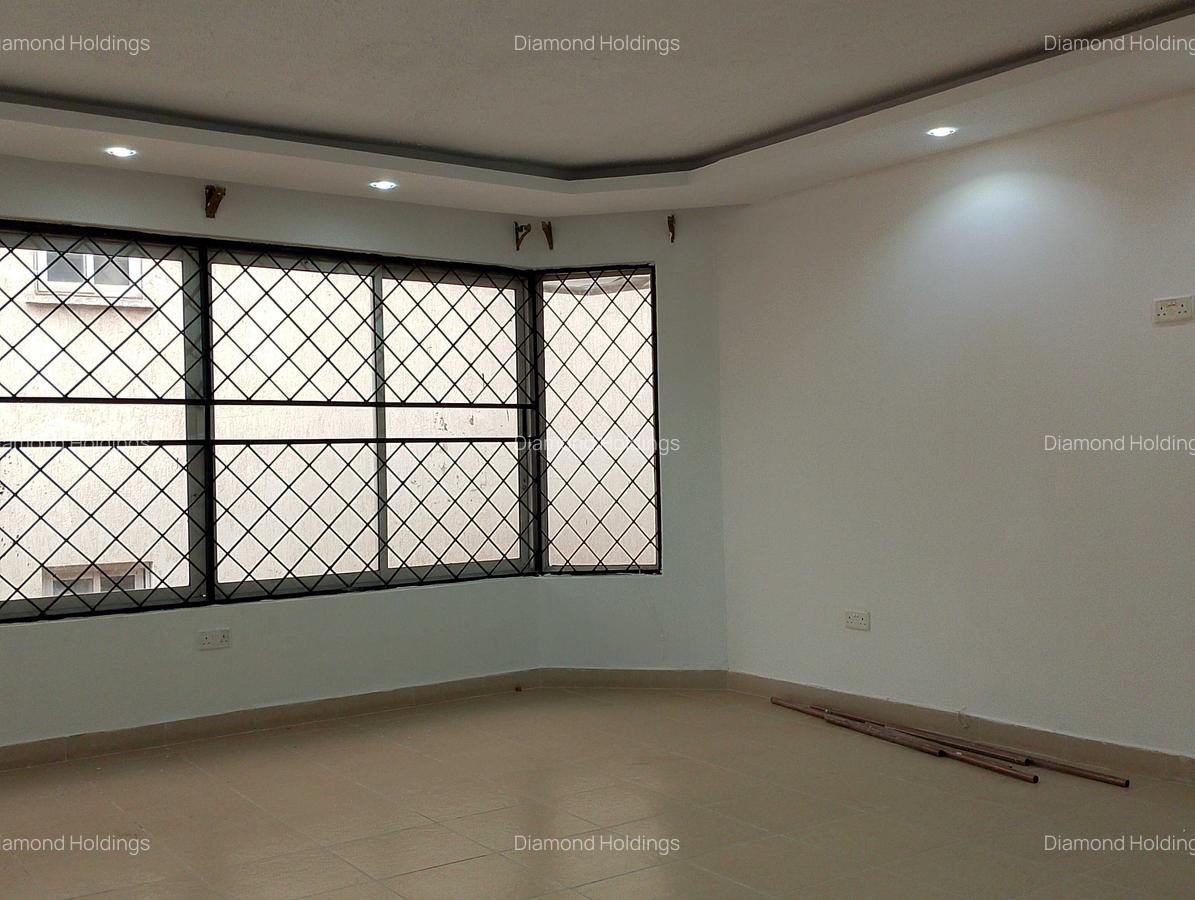 5 Bed Apartment with En Suite at Parklands - 5