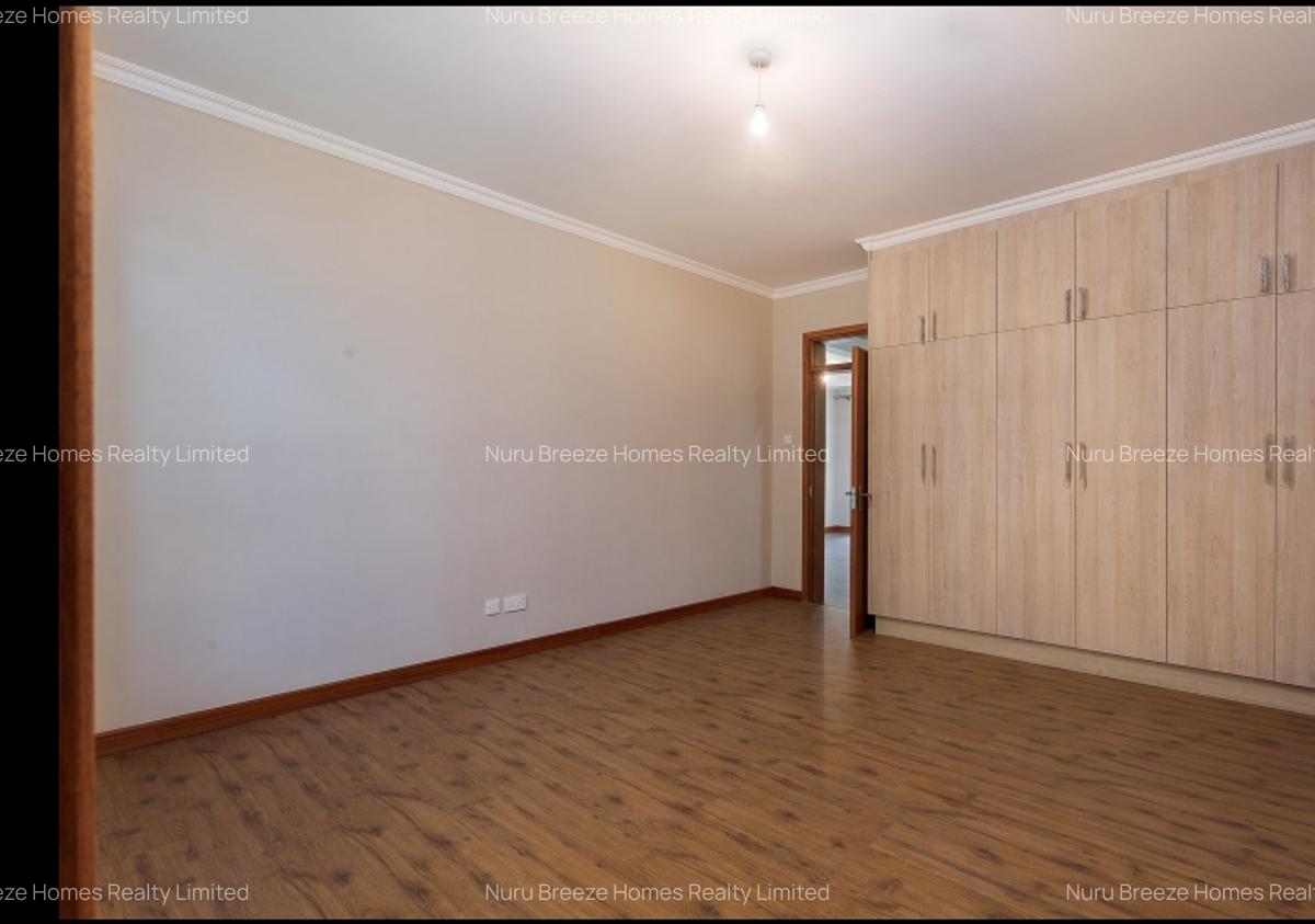 3 Bed Apartment with En Suite in Riverside - 13