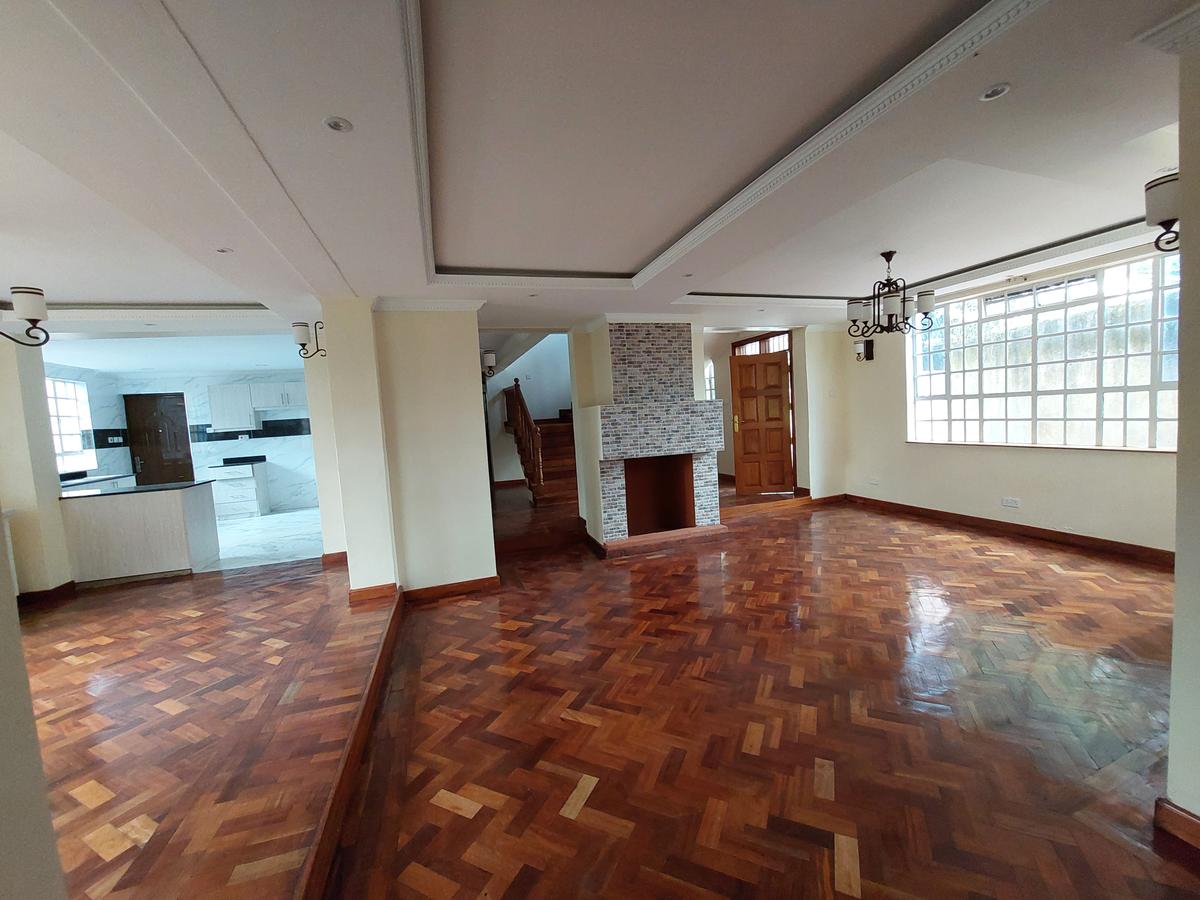 6 Bed Townhouse with En Suite at Lavington Road - 7