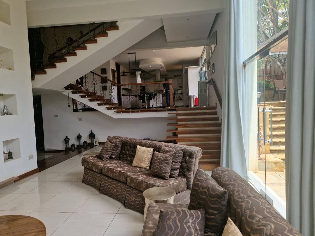 5 Bed House with En Suite in Lavington - 9