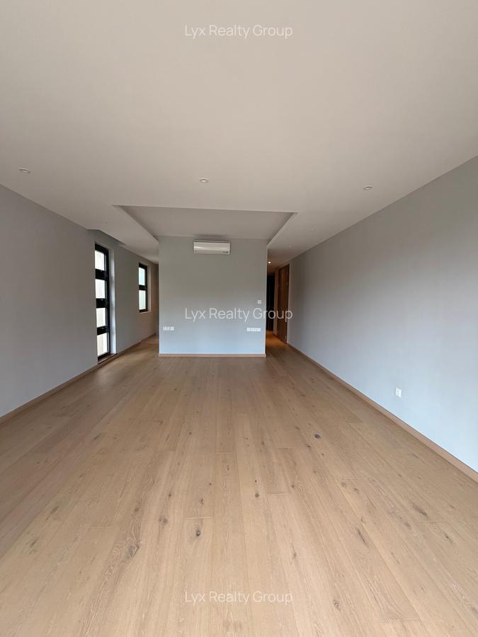 4 Bed Villa with En Suite in Spring Valley - 12