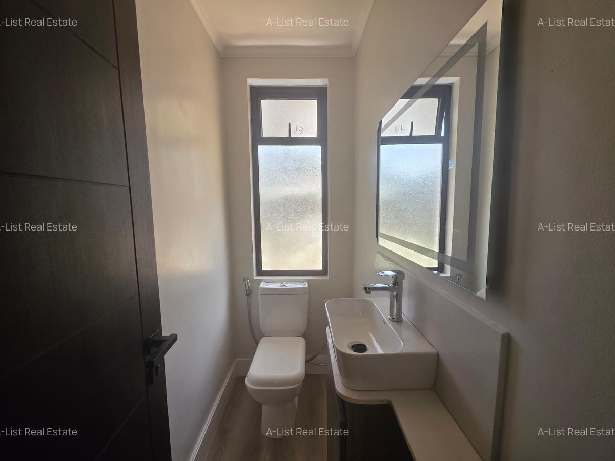 3 Bed Townhouse with En Suite in Gigiri - 17