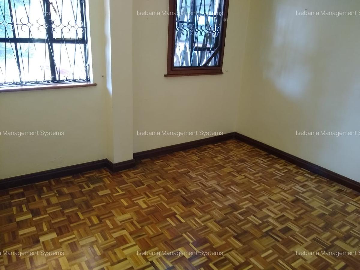 4 Bed House with En Suite at - 11