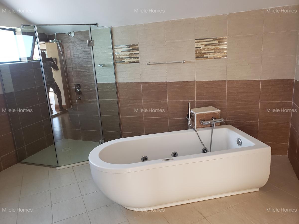 5 Bed Townhouse with En Suite at Grevillea Groove - 6