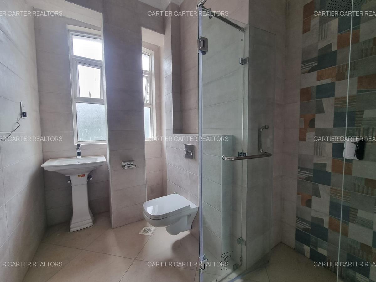 5 Bed House with En Suite in Runda - 15