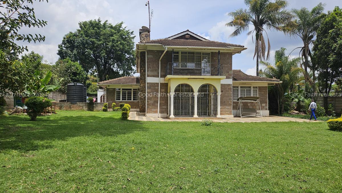 5 Bed House with En Suite in Runda - 1