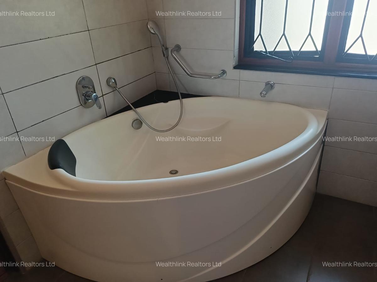 5 Bed Townhouse with En Suite at Gigiri - 9