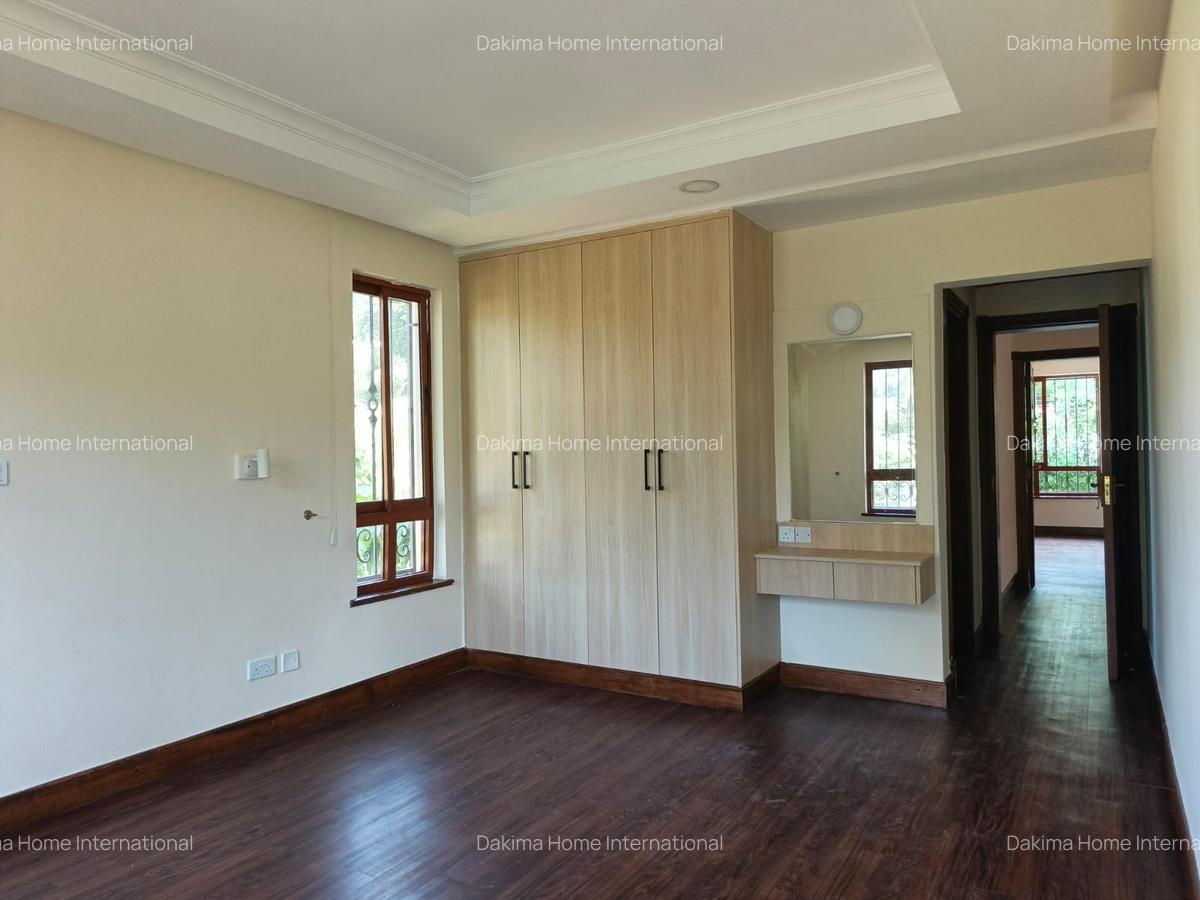 5 Bed Townhouse with En Suite in Spring Valley - 9