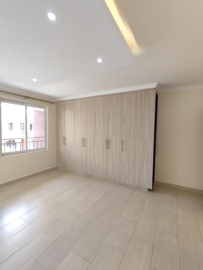 4 Bed Townhouse with En Suite at Gateway Mall - 19