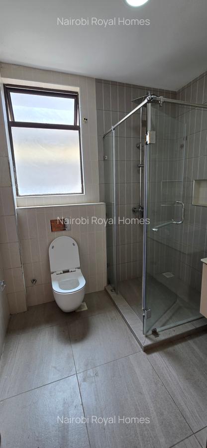 5 Bed Townhouse with En Suite at Lavington Green - 8