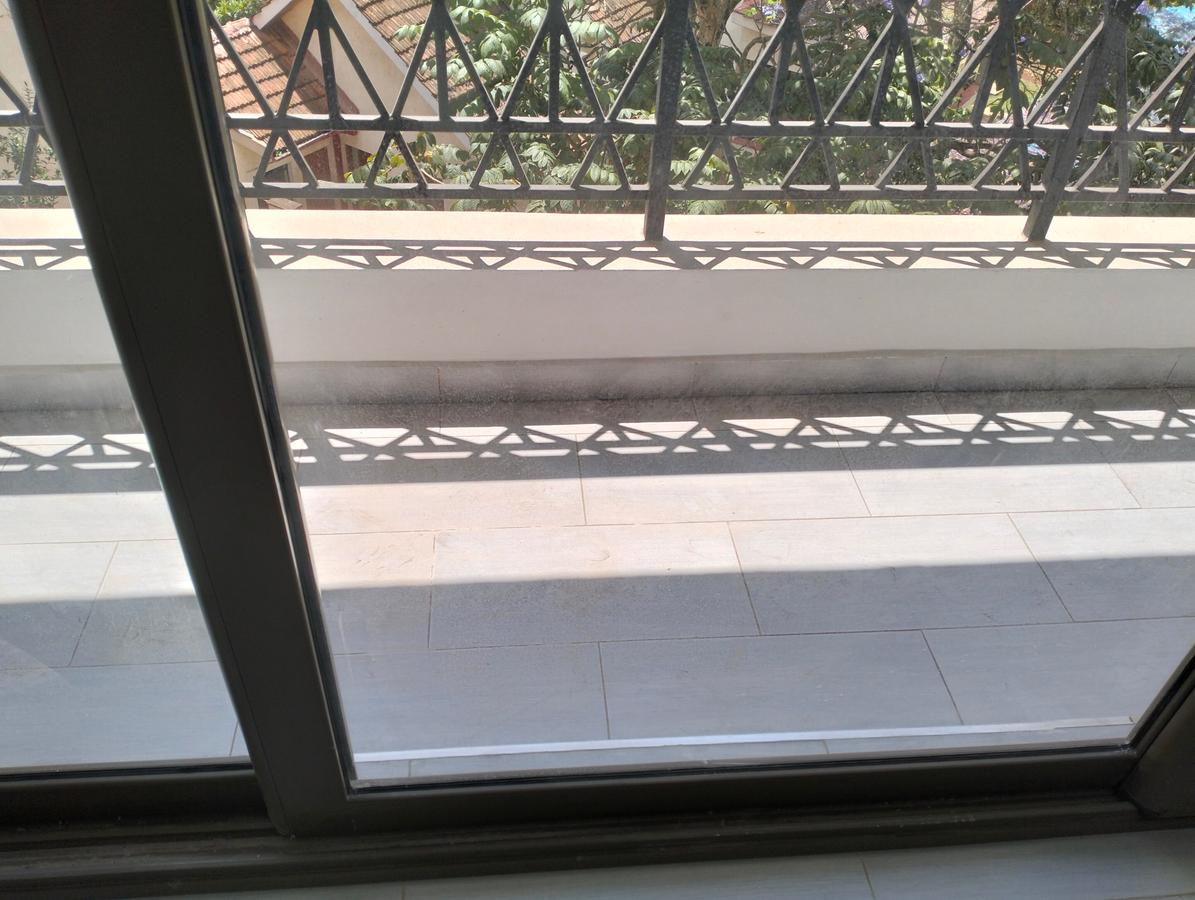 3 Bed Apartment with En Suite in Lavington - 18