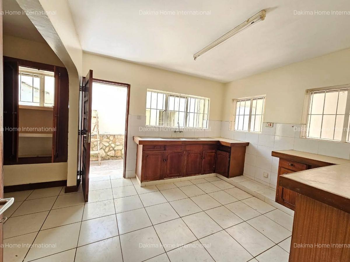 4 Bed Townhouse with En Suite in Spring Valley - 4