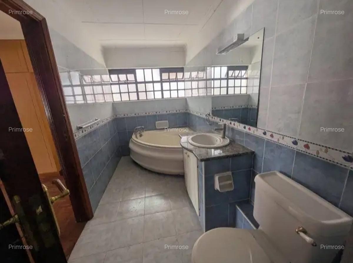 4 Bed House in Spring Valley - 3