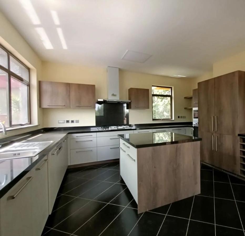 5 Bed Townhouse with En Suite in Lavington - 9