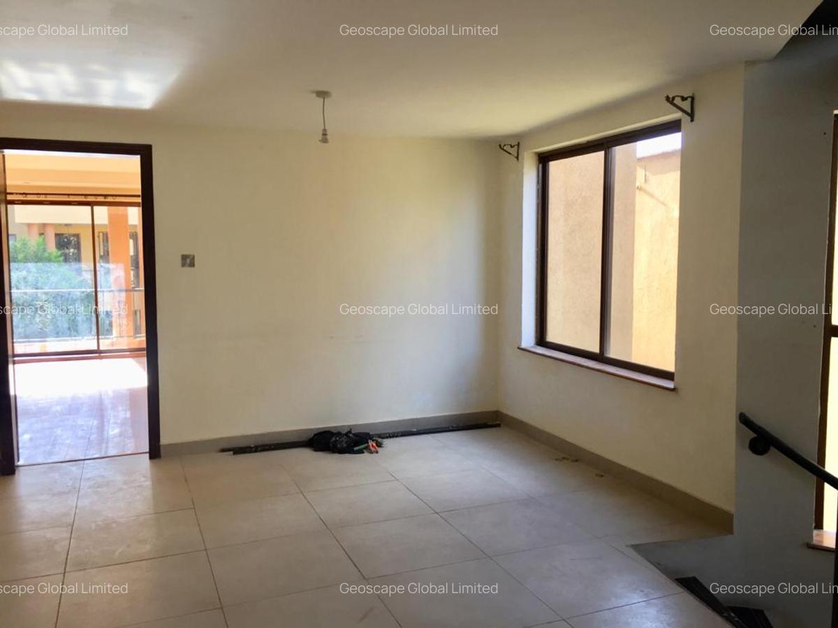 5 Bed House with En Suite in Spring Valley - 5