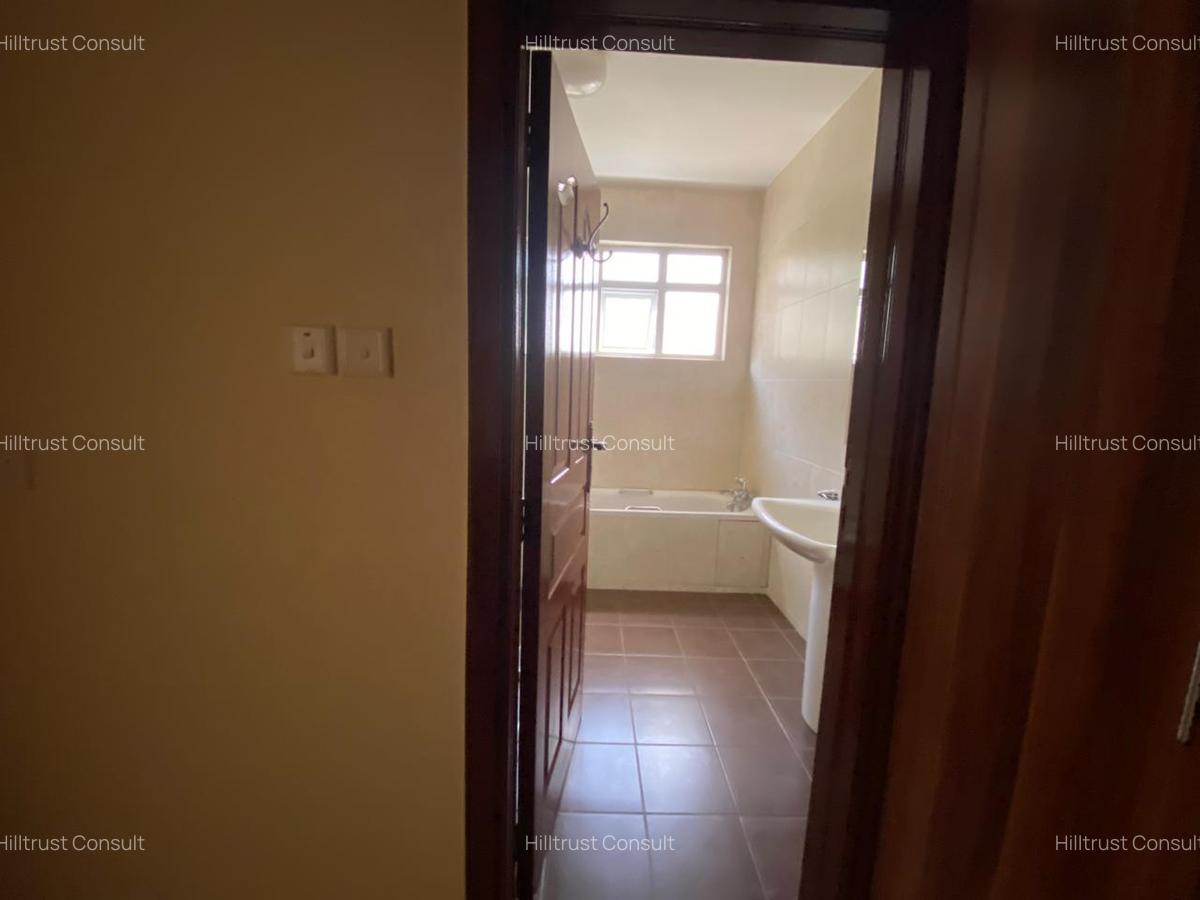 3 Bed Apartment with En Suite in Brookside - 5