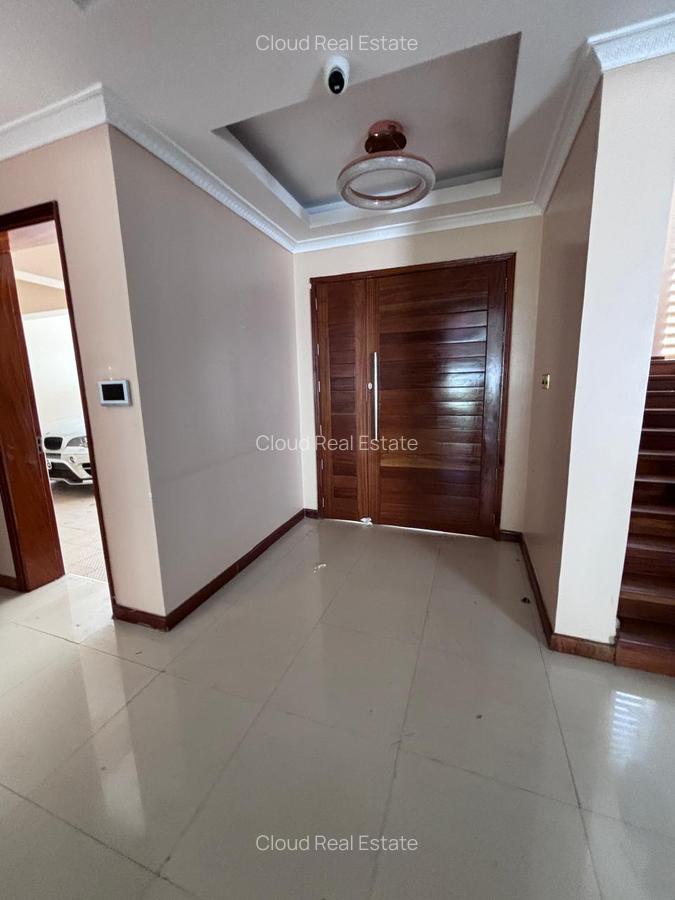 5 Bed House with En Suite in Lavington - 9