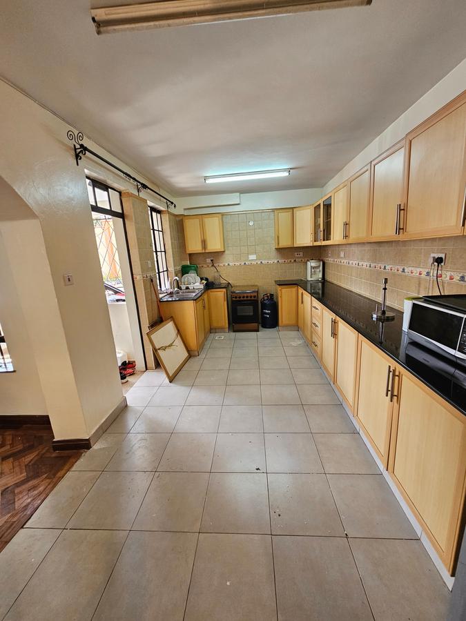 2 Bed Apartment with En Suite at Kilimani - 9