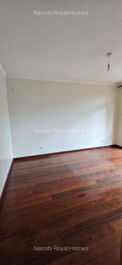 5 Bed Townhouse with En Suite at Brookside Drive - 2