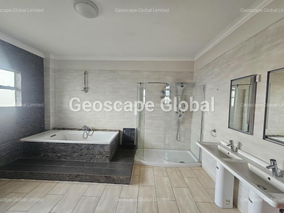 5 Bed House with En Suite in Runda - 7