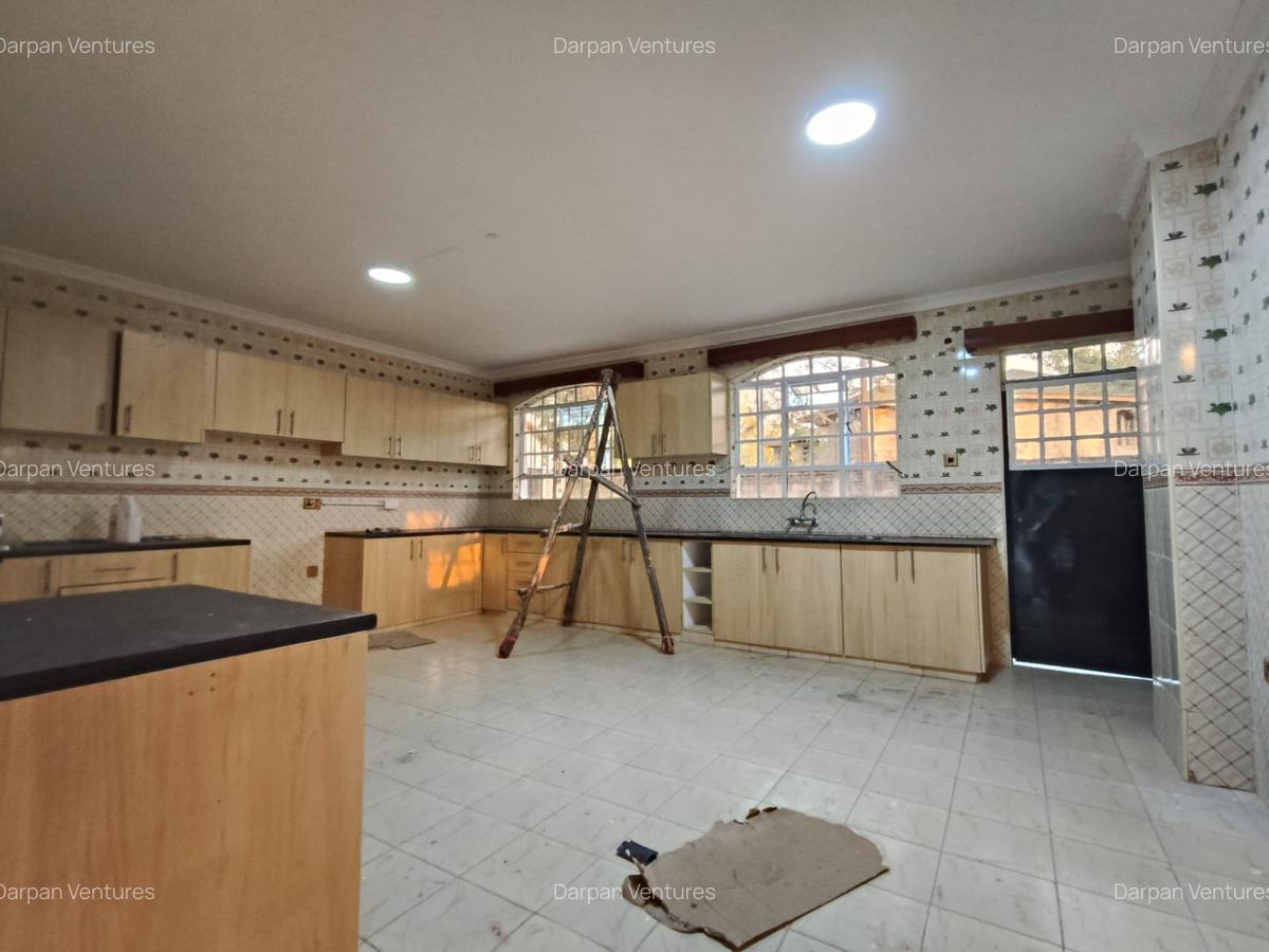 5 Bed House with En Suite in Runda - 7