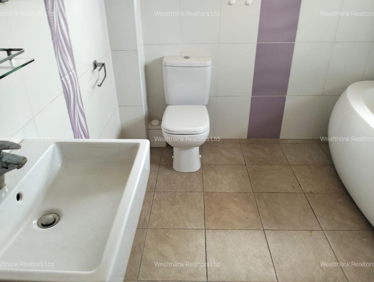 4 Bed Townhouse with En Suite at Lonetree - 8