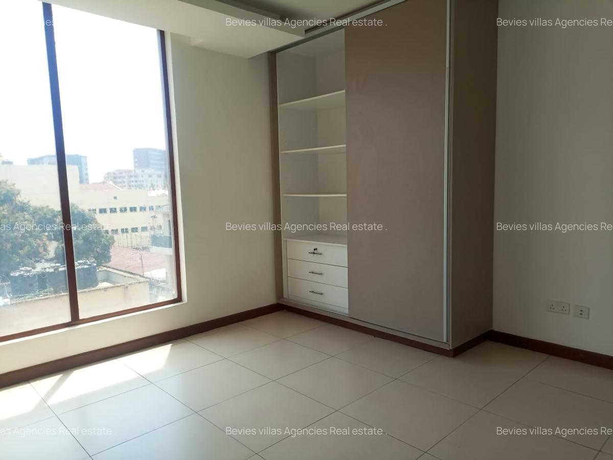 3 Bed Apartment with En Suite at Parklands - 7