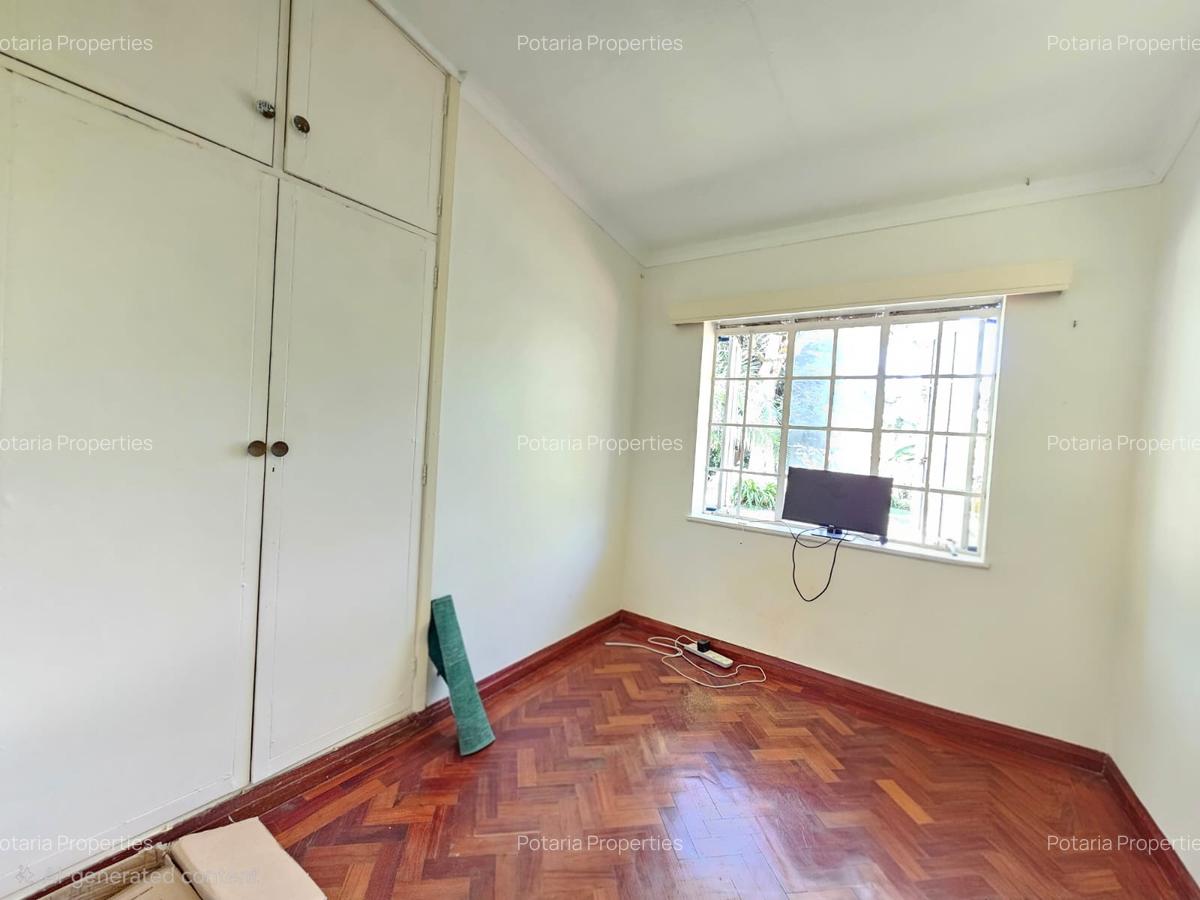 3 Bed House with En Suite in Lavington - 6