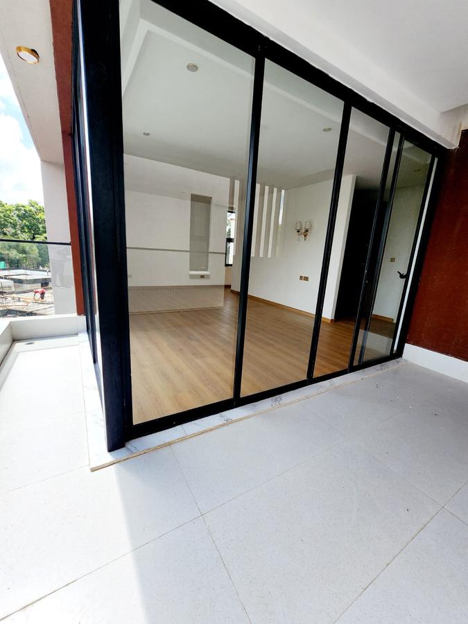 5 Bed House with En Suite at Lavington - 3