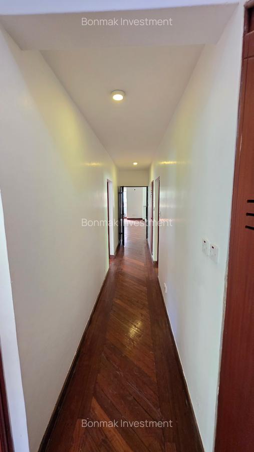 5 Bed Townhouse with En Suite at Rossylin Lone Tree - 17