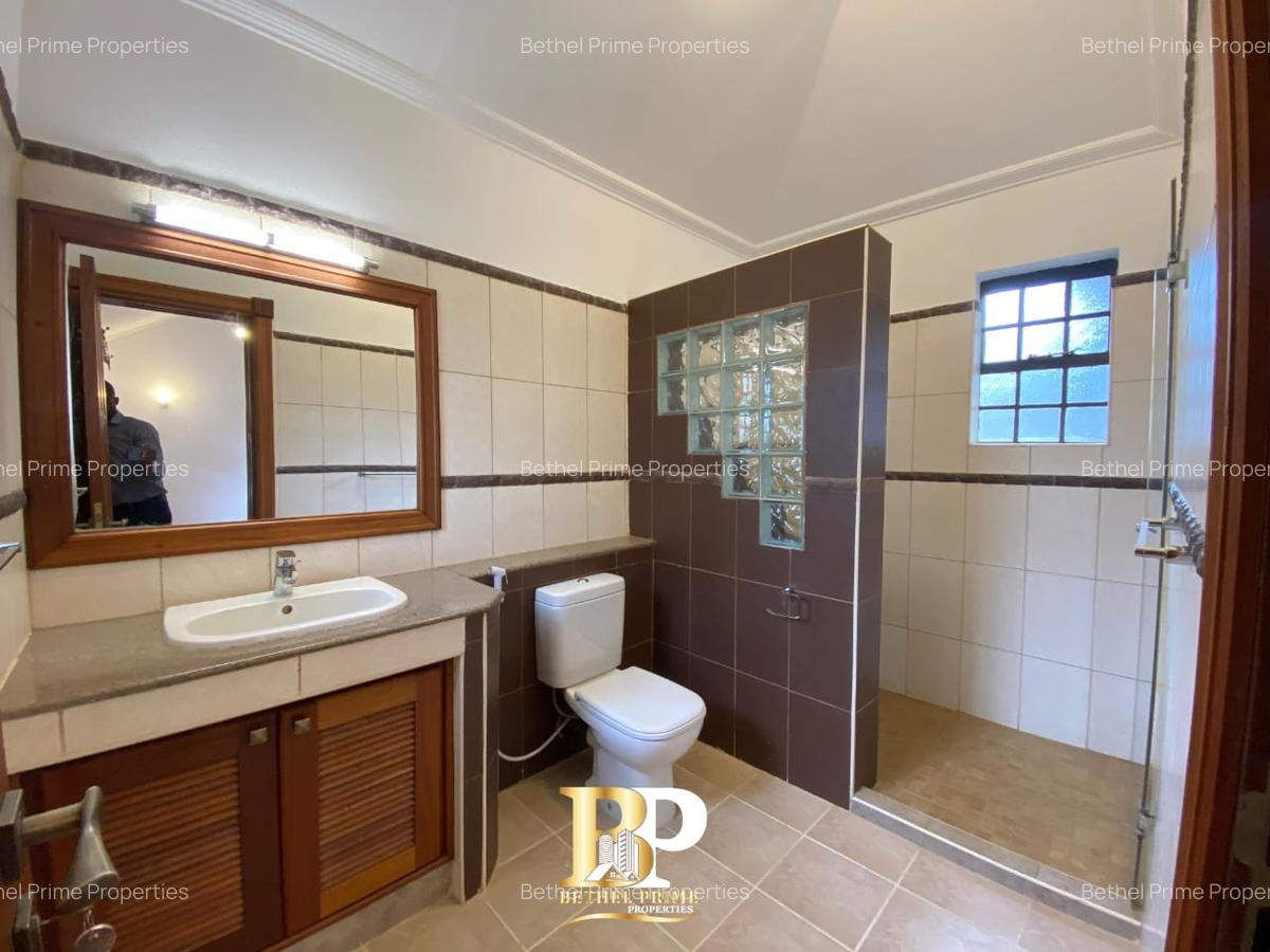 4 Bed Townhouse with En Suite in Spring Valley - 11