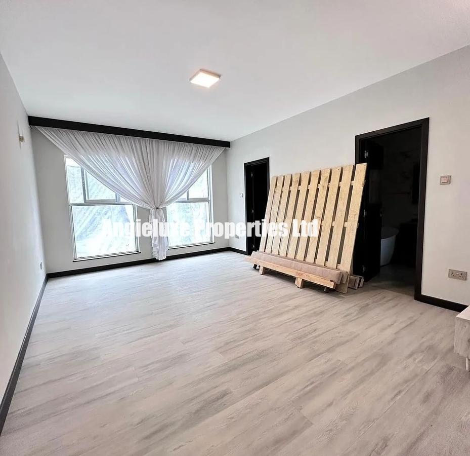 2 Bed Apartment with En Suite at Riverside Drive - 12