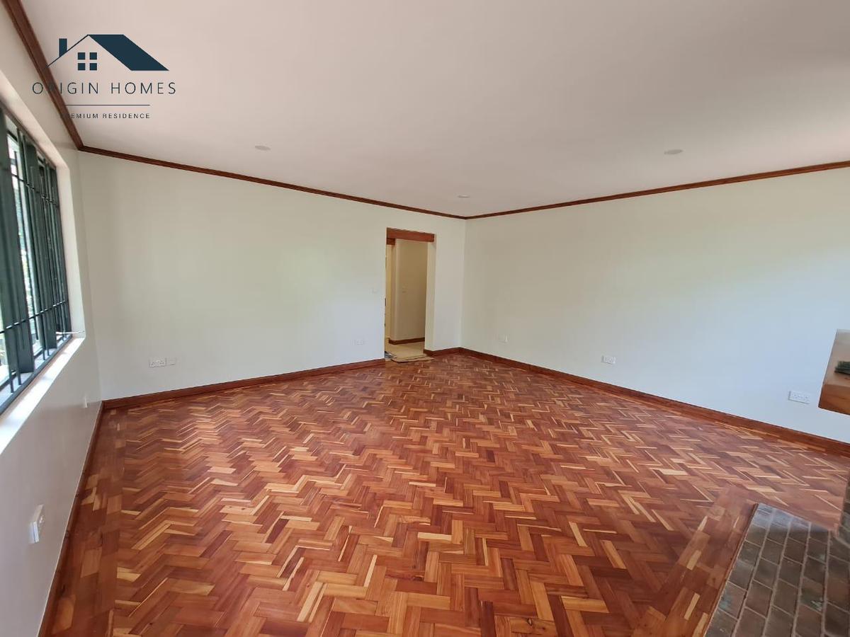 4 Bed House with En Suite at Lavington - 8