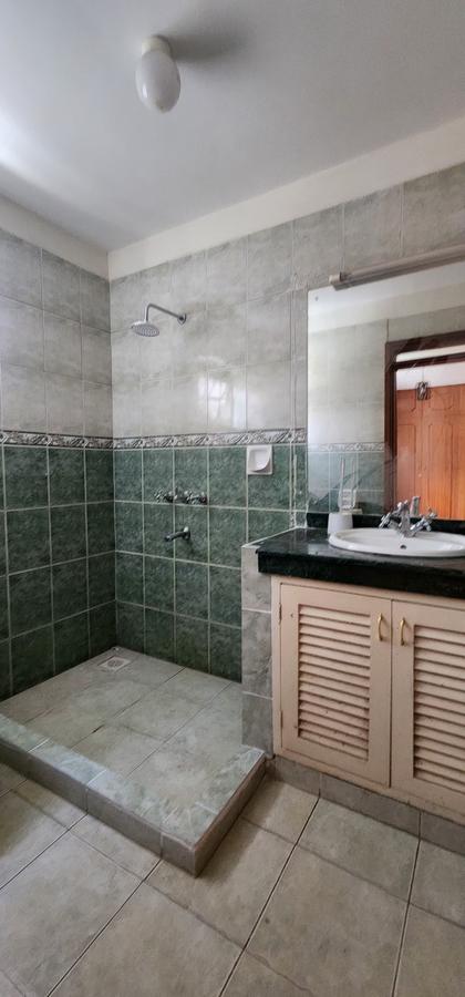 5 Bed Townhouse with En Suite in Westlands Area - 10