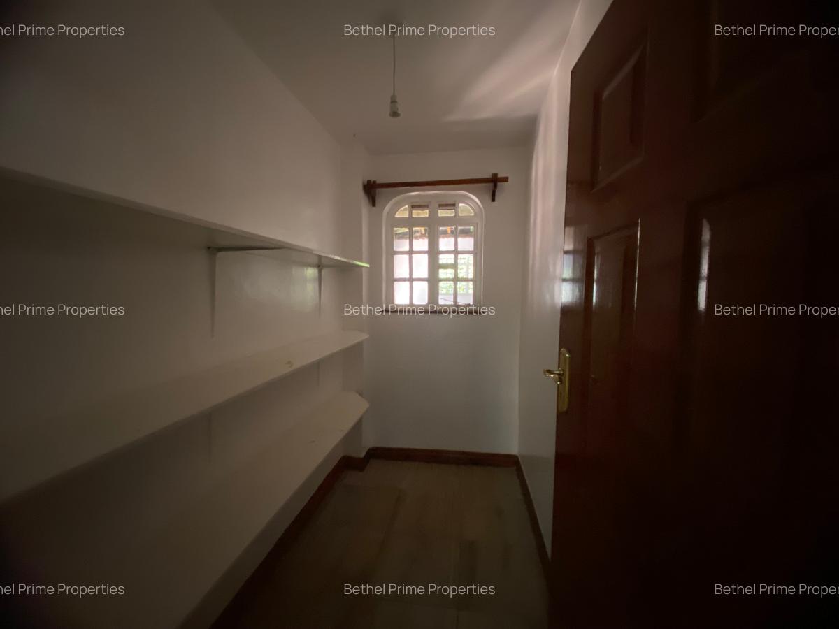 5 Bed Townhouse with En Suite in Nyari - 14