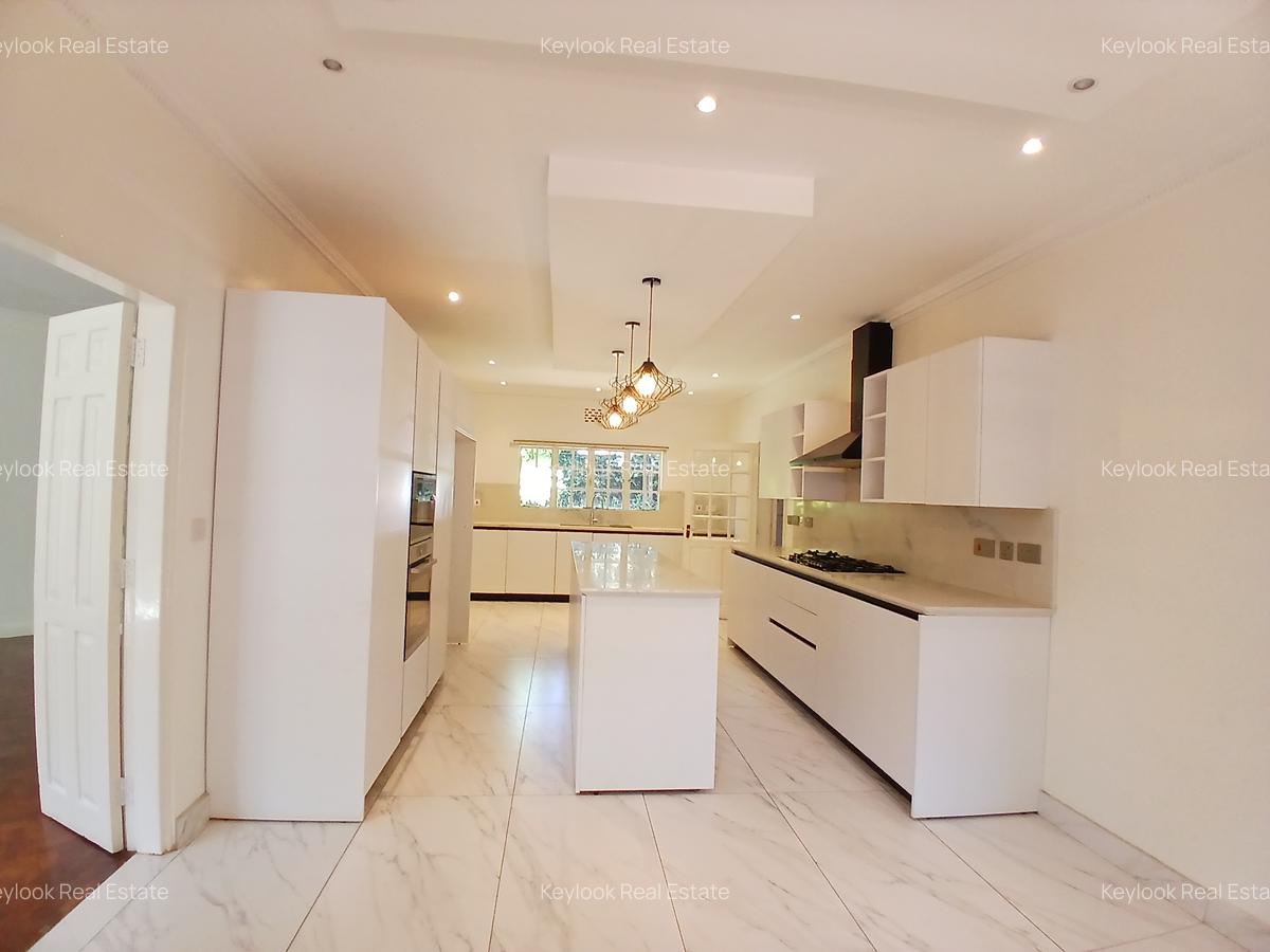 4 Bed House with En Suite at Lavington Green - 18