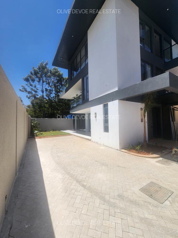 5 Bed Villa with En Suite in Lavington - 13