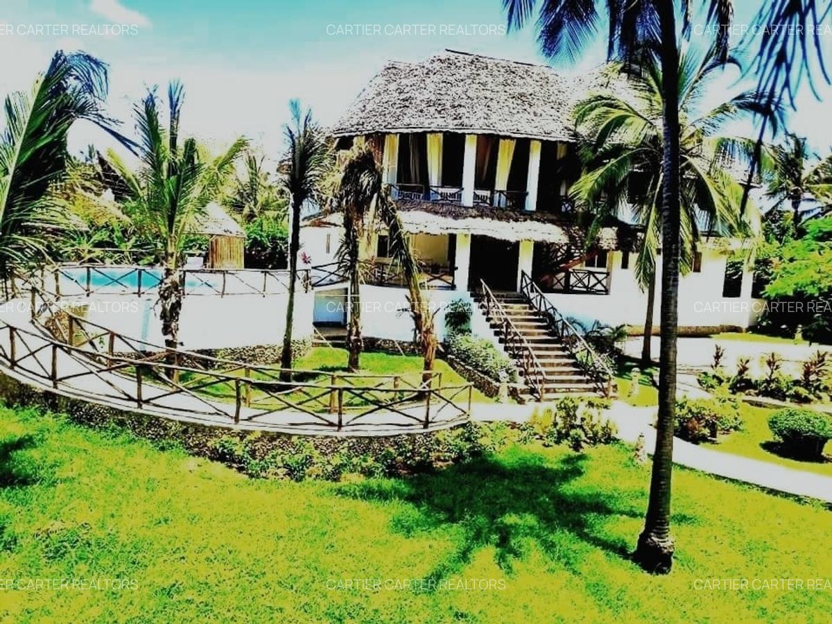 6 Bed Villa with En Suite in Watamu - 1