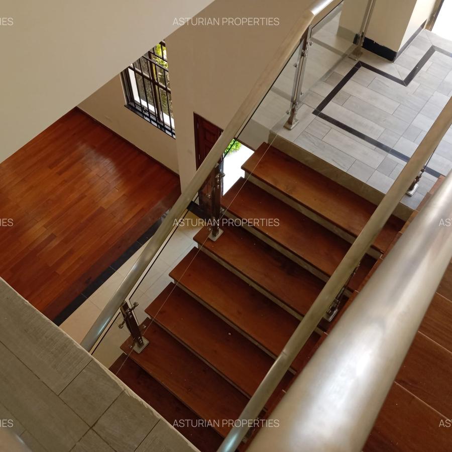 5 Bed Townhouse with En Suite in Lavington - 16