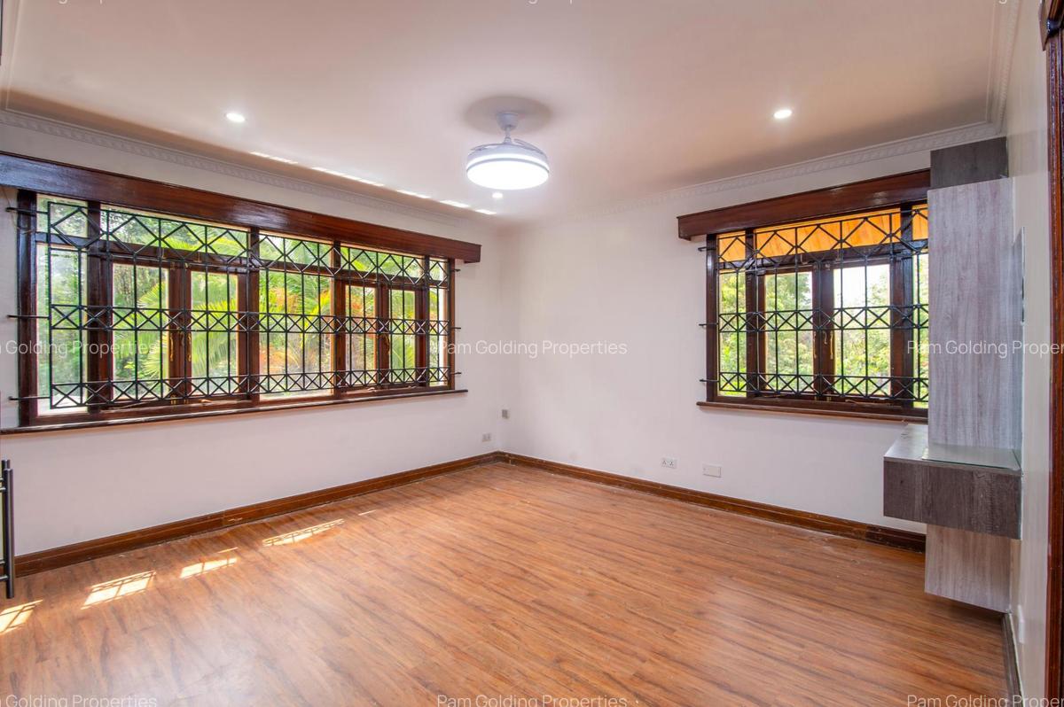 6 Bed House with En Suite in Karen - 11