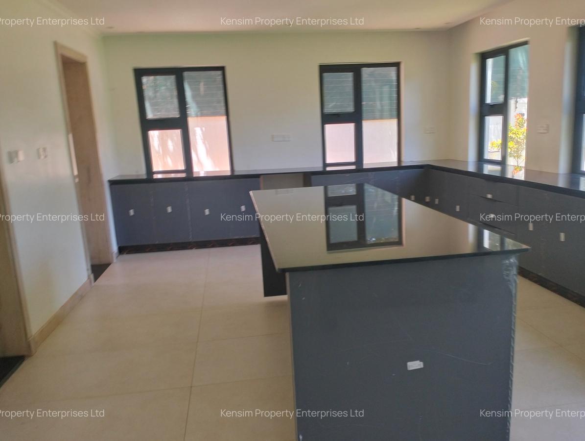 5 Bed House with En Suite in Runda - 8