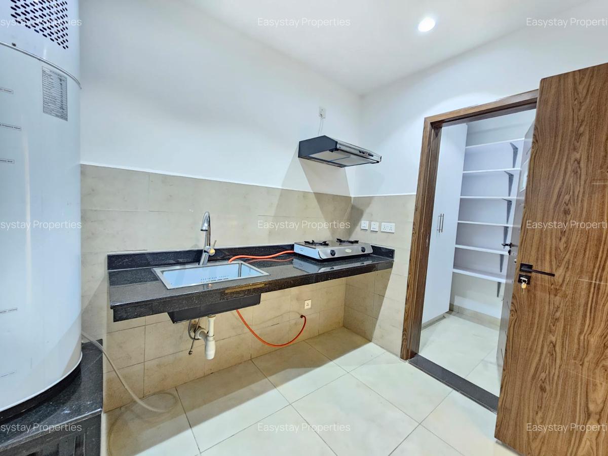 3 Bed Apartment with En Suite in Parklands - 18