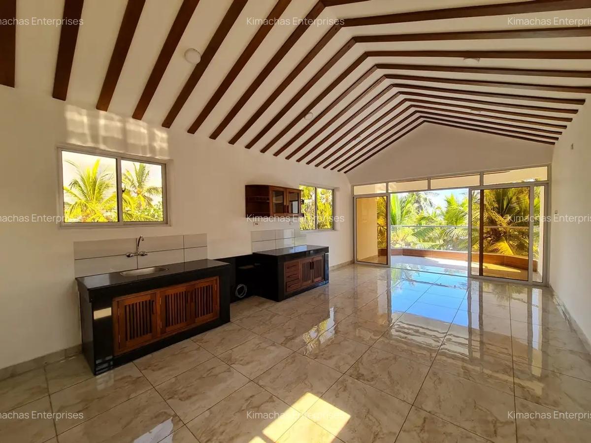 1 Bed Apartment with En Suite at 2Nd Avenue Nyali - 4