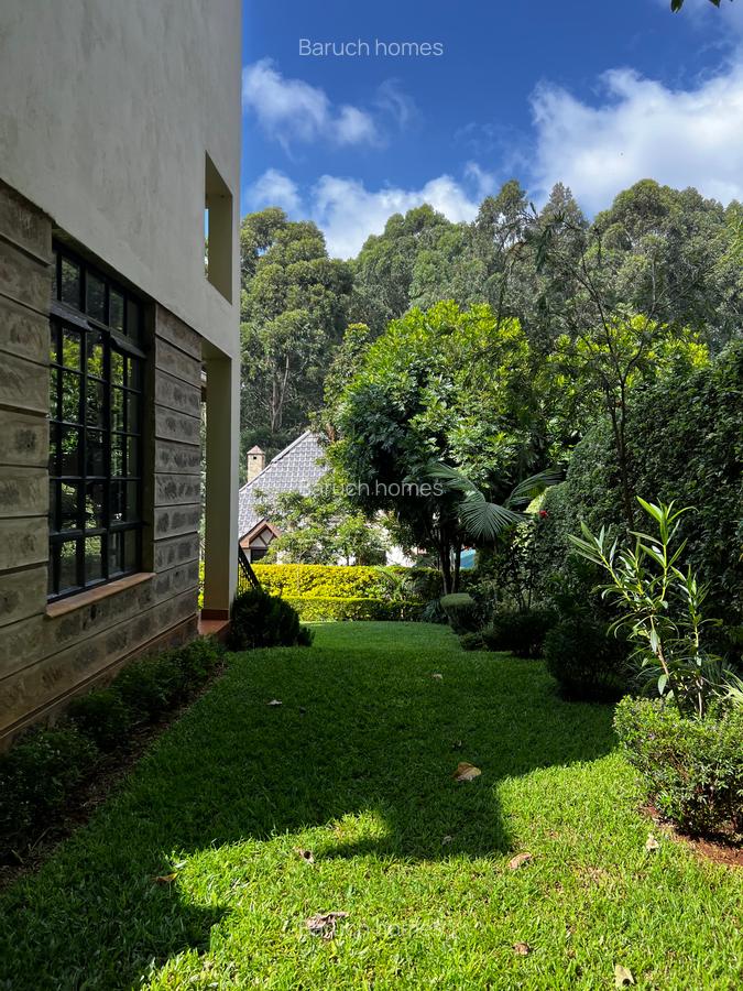 4 Bed Villa with En Suite in Redhill - 5